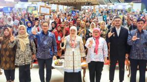 Insan-Pendidikan-Jatim-Luncurkan-1580-Karya-Buku-Pecahkan-Rekor-MURI-Khofifah-Kado-Istimewa.jpg