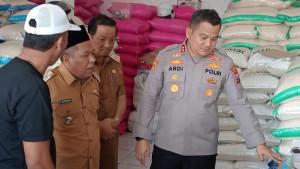 Inspeksi-Mendadak-Sidak-Pemerintah-Kabupaten-Pemkab-Jombang-di-lapak-pedagang-beras.jpg