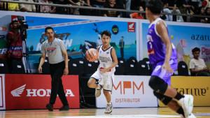 Iqbal-Maulana-pemain-basket-dari-SMKN-2-Surabaya-saat-menghadapi-SMA-Untung-Suropati-Sidoarjo.jpg