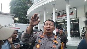 Kabid-Humas-Polda-Jatim-Kombes-Pol-Dirmanto-saat-menggelar-konpers-terkait-perkara-Ivan-Sugianto.jpg