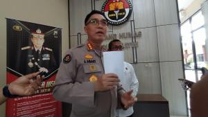 Kabid-Humas-Polda-Jatim-Kombes-Pol-Jules-Abraham-Abast-soal-buku.jpg