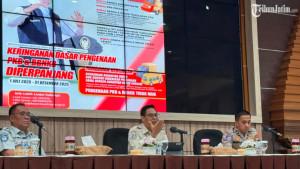 Kabid-Pajak-Badan-Pendapatan-Daerah-Provinsi-Jawa-Timur-Kresna-Bimasakti-saat-konferensi-pers.jpg