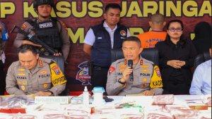 Kapolda-Jawa-Timur-Irjen-Pol-Imam-saat-merilis-pasangan-suami-istri-asal-Kota-Asahan.jpg