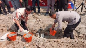 Kapolres-Kediri-AKBP-Bramastyo-saat-groundbreaking-pembangunan-SPPG-di-Kecamatan-Plemahan.jpg