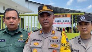 Kapolsek-Dander-Polres-Bojonegoro-AKP-Jadmiko-saat-diwawancara-Selasa-532025-siang.jpg