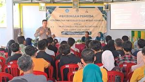 Kapolsek-Geger-AKP-Hafiz-Prasetia-Akbar-saat-mengisi-kegiatan-pembinaan.jpg