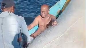 Kapten-Ode-yang-terombang-ambing-setelah-kapalnya-karam.jpg