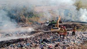Kebakaran-hebat-melalap-tumpukan-sampah-di-Tempat-Pemrosesan-Akhir-TPA.jpg