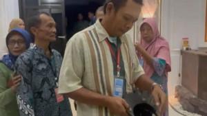 Keluarga-korban-PRA-19-siswi-asal-Desa-Sebani-Kecamatan-Sumobito-Kabupaten-Jombang.jpg