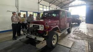 Kendaraan-angkutan-wisatawan-mengikuti-ramp-check-di-UPT-Pengujian-Kendaraan-Bermotor.jpg