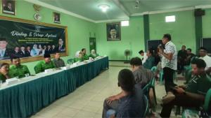 Ketua-DPC-PKB-Ponorogo-Ibnu-Multazam-kemeja-kotak-kotak.jpg