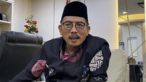 Ketua-DPRD-Jatim-Musyafak-Rouf-saat-dikonfirmasi-di-gedung-dewan.jpg