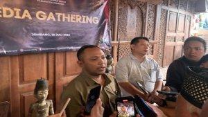 Ketua-KPU-Jombang-Ahmad-Udi-Masjkur-saat-Diwawancarai-Awak-Media.jpg