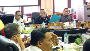 Komisi-A-DPRD-Kota-Surabaya-memfasilitasi-dialog-warga.jpg