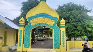 Kompleks-makam-Pangeran-Jenu-yang-berada-di-Desa-Banyuarang-Kecamatan-Ngoro.jpg