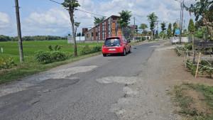 Kondisi-jalan-di-Desa-Malasan-Kecamatan-Durenan-Kabupaten-Trenggalek.jpg