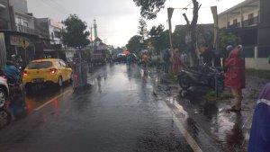 Kondisi-jalan-raya-Asrikaton-saat-kecelakaan-yang-melibatkan-mobil-pikap.jpg
