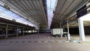 Kondisi-jalur-trayek-di-Terminal-Hamid-Rusdi-yang-sepi-dari-kendaraan-Jumat-592025.jpg