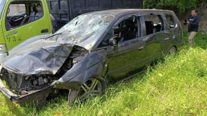 Kondisi-mobil-pelaku-tabrak-lari-yang-diamankan-di-Polres-Blitar.jpg