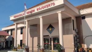 Kondisi-suasana-di-Pengadilan-Negeri-PN-Mojokerto-di-Jalan-RA-Basuni.jpg