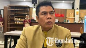 Kuasa-hukum-istri-oknum-PNS-Pemkot-Batu-Solehoddin-memberikan-keterangan.jpg