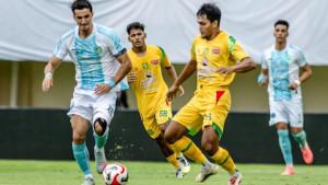 Laga-PSBS-Biak-vs-Persebaya-Surabaya-berakhir-dengan-skor-imbang-0-0-2025.jpg