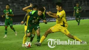 Laga-Persebaya-vs-Semen-Padang-di-GBT-Pemain-Persebaya-Gali-Freitas.jpg