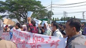 Mantan-buruh-yang-terlilit-pinjol-dan-aami-sengsara.jpg