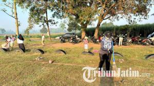 Masyarakat-Desa-Krenceng-Kediri-melaksanakan-kegiatan-aksi-World-Cleanup-Day-WCD.jpg