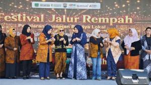 Merita-Rusdi-istri-Bupati-Pasuruan-saat-menghadiri.jpg