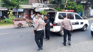 Mobil-ambulans-yang-mengevakuasi-IY-20-korban-meninggal.jpg