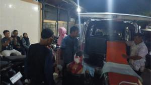 Nenek-S-saat-dibawa-ke-IGD-RSUD-dr-Darsono.jpg