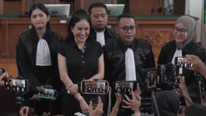 Nikita-Mirzani-santai-divonis-4-tahun-penjara.jpg