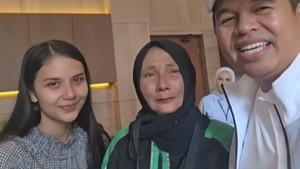 Nunung-rela-jadi-driver-ojol-demi-menghidupi-anak-anaknya-yang-berprestasi.jpg