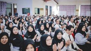 PPPK-Pemkab-Jember-saat-baru-mendapatkan-SK-Pengangkatan-dari-Bupati-2023.jpg