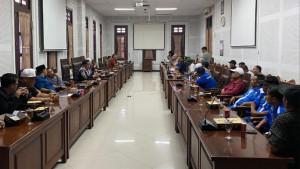 Para-sopir-angkutan-kota-berdialog-dengan-Komisi-C-DPRD-Kota-Malang.jpg