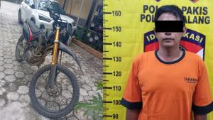 Pelaku-dan-barang-bukti-penipuan-dan-penggelapan-motor-sewaan-di-Kecamatan-Pakis-Malang.jpg