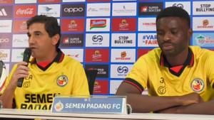 Pelatih-Semen-Padang-Eduardo-Almeida-kiri-bersiap-hadapi-Persebaya.jpg
