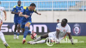 Pemain-Arema-FC-Paulinho-MoccelinLaga-Arema-FC-vs-Borneo-FC-berakhir-dengan-skor-1-3.jpg