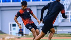 Pemain-Deltras-FC-menjalani-latihan-tim-di-Stadion-Gelora-Delta-Sidoarjo.jpg