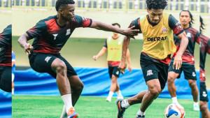 Pemain-Deltras-FC-menjalani-official-training-di-Stadion-Maguwoharjo-Sleman.jpg