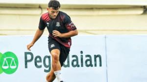 Pemain-Deltras-FC-menjalani-sesi-official-training-di-Stadion-Surajaya-Lamongan-2025.jpg