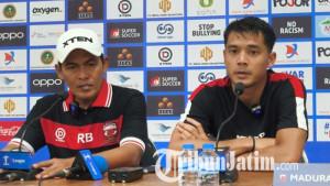 Pemain-Madura-United-Aji-Kusuma-dan-Asisten-Pelatih-Madura-United-Rakhmat-Basuki-2025.jpg