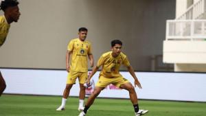 Pemain-Madura-United-saat-official-training-di-Banten-International-Stadium-2025.jpg