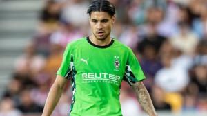 Pemain-Monchengladbach-Kevin-Diks-melawan-Brentford-di-London.jpg
