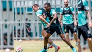 Pemain-Persebaya-Surabaya-jalani-latihan-di-Lapangan-ABC-Kompleks-Stadion-GBT-Surabaya-lawan-Persija.jpg