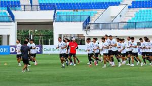Pemain-Persela-menjalani-official-training-jelang-menjamu-Persipura-di-Stadion-Surajaya.jpg
