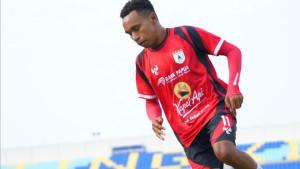 Pemain-Persipura-menjalani-official-training-jelang-menghadapi-Persela-di-Stadion-Surajaya.jpg
