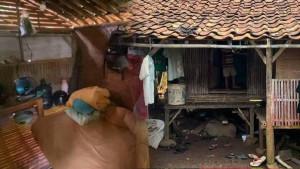 Penampakan-gubuk-kecil-yang-ditinggali-oleh-satu-keluarga-di-Kampung-Sukajadi-Bogor.jpg