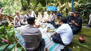 Penanda-dimulainya-susur-sungai-dari-Arboretum-di-Desa-Sumber-Brantas.jpg